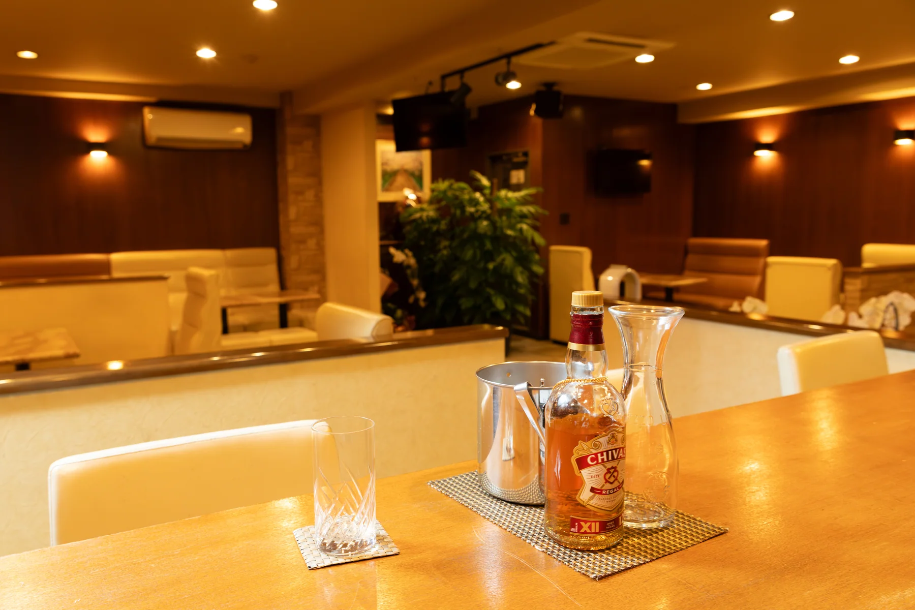 スナック Vis(ウィース)の明るく落ち着いた店内